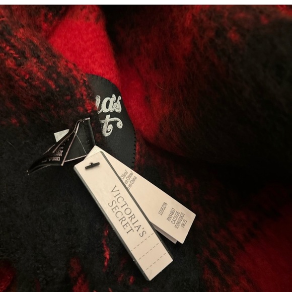 Victoria's Secret Cozy Plaid Scarf Bkack and Red with Tags - Picture 2 of 7